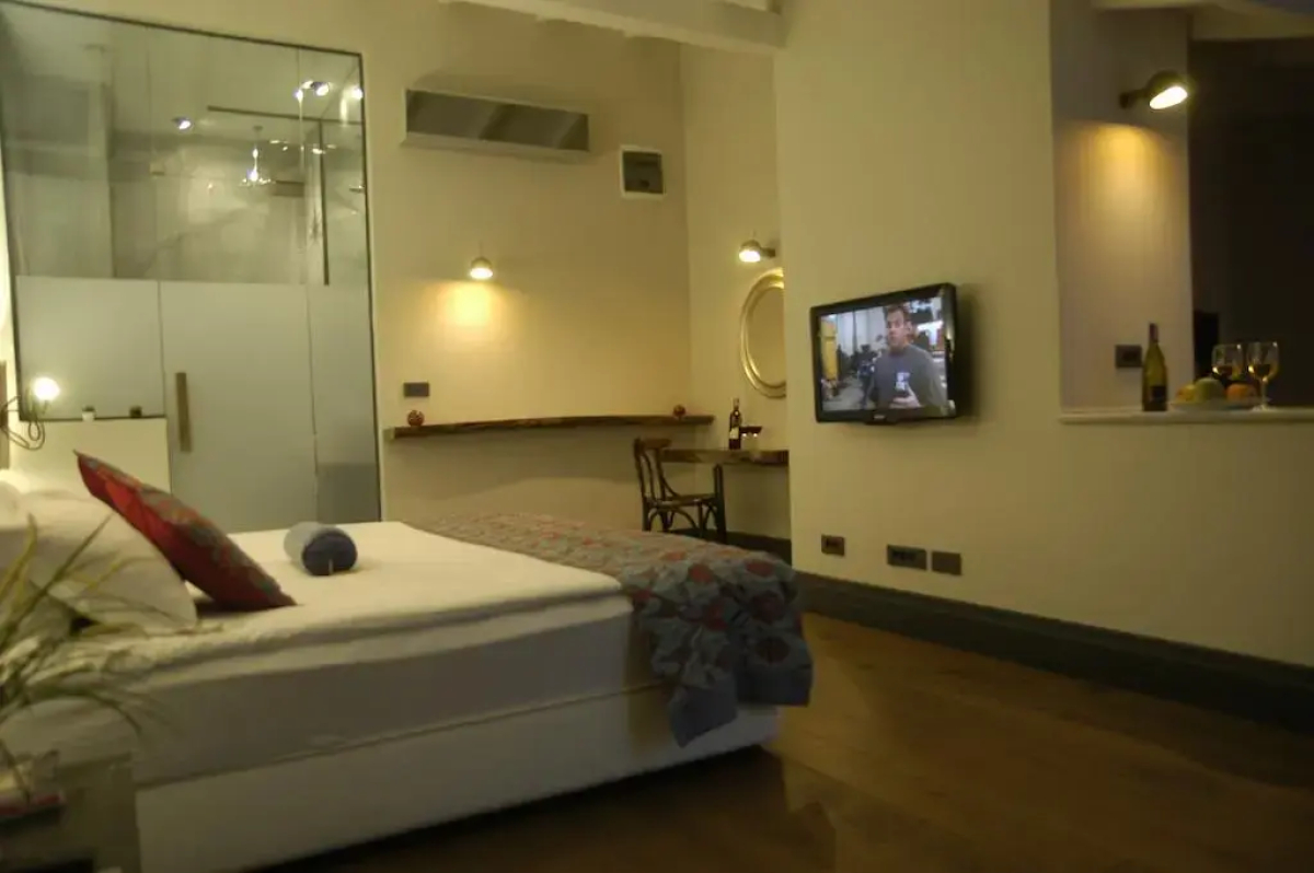 West Pera Hotel