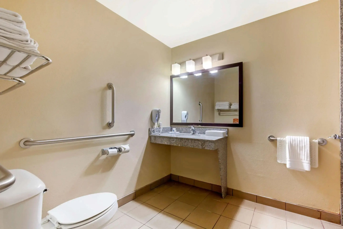 Comfort Inn & Suites Page at Lake Powell