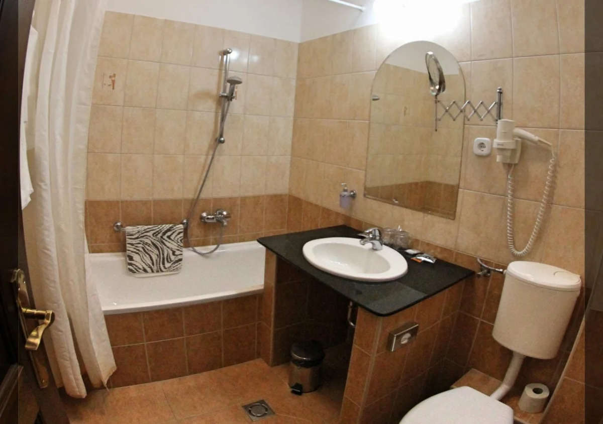 Fried Castle Hotel and Restaurant