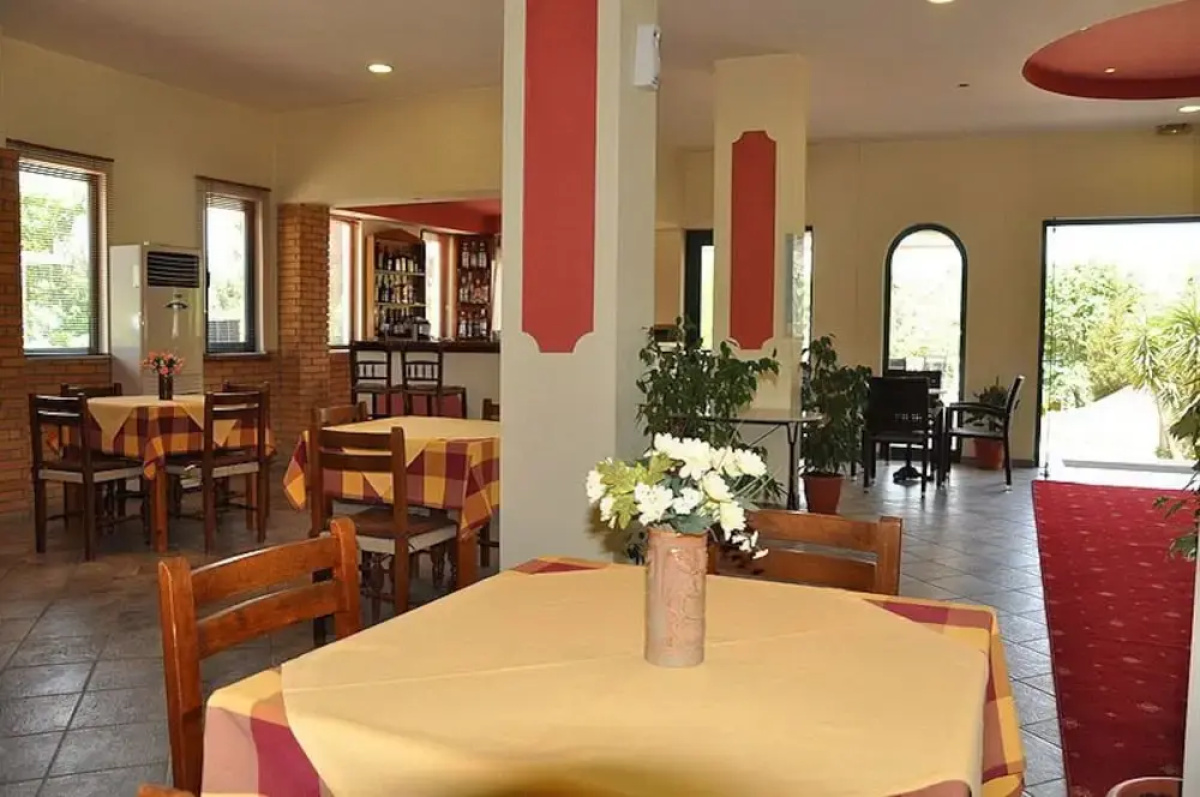 Hotel Pyrros
