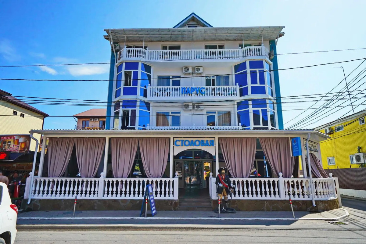 Отель на море Парус