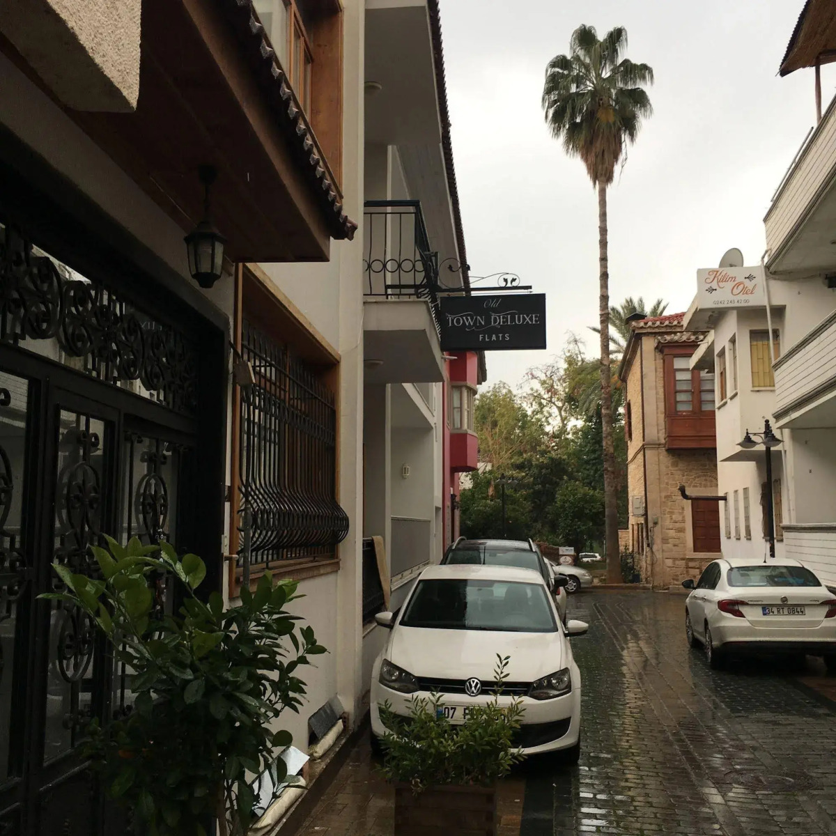 Old Town Deluxe Flats