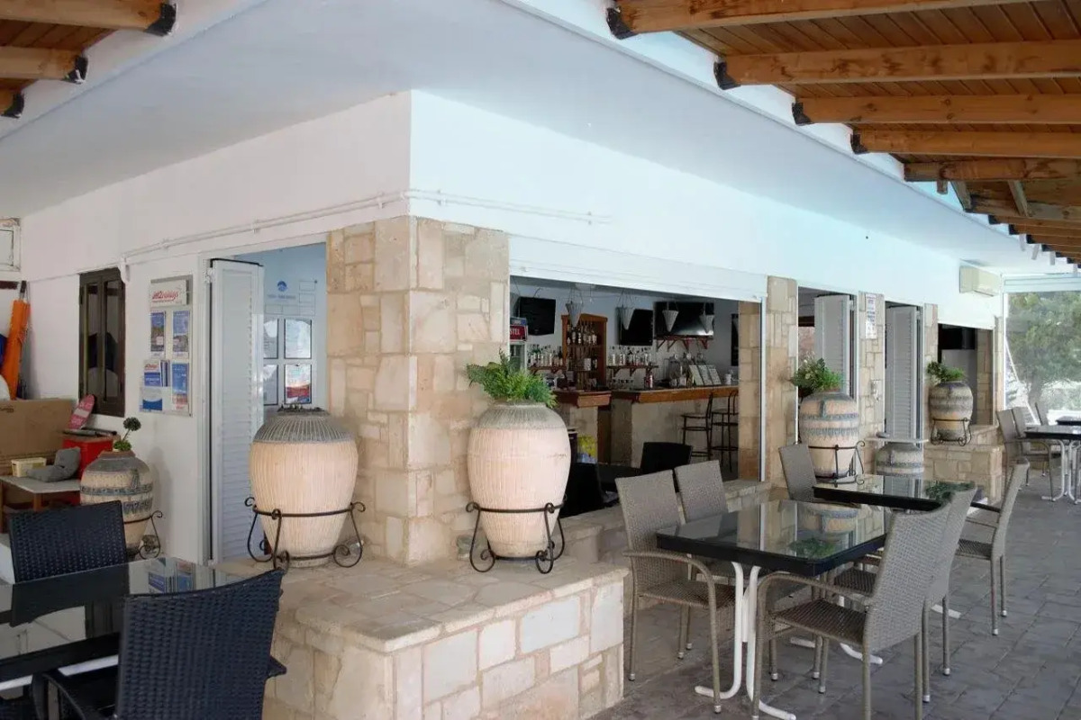 Coliseum Studios & Apartments