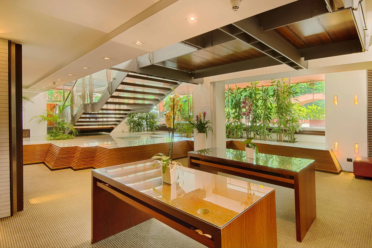 Отель NH Milano 2