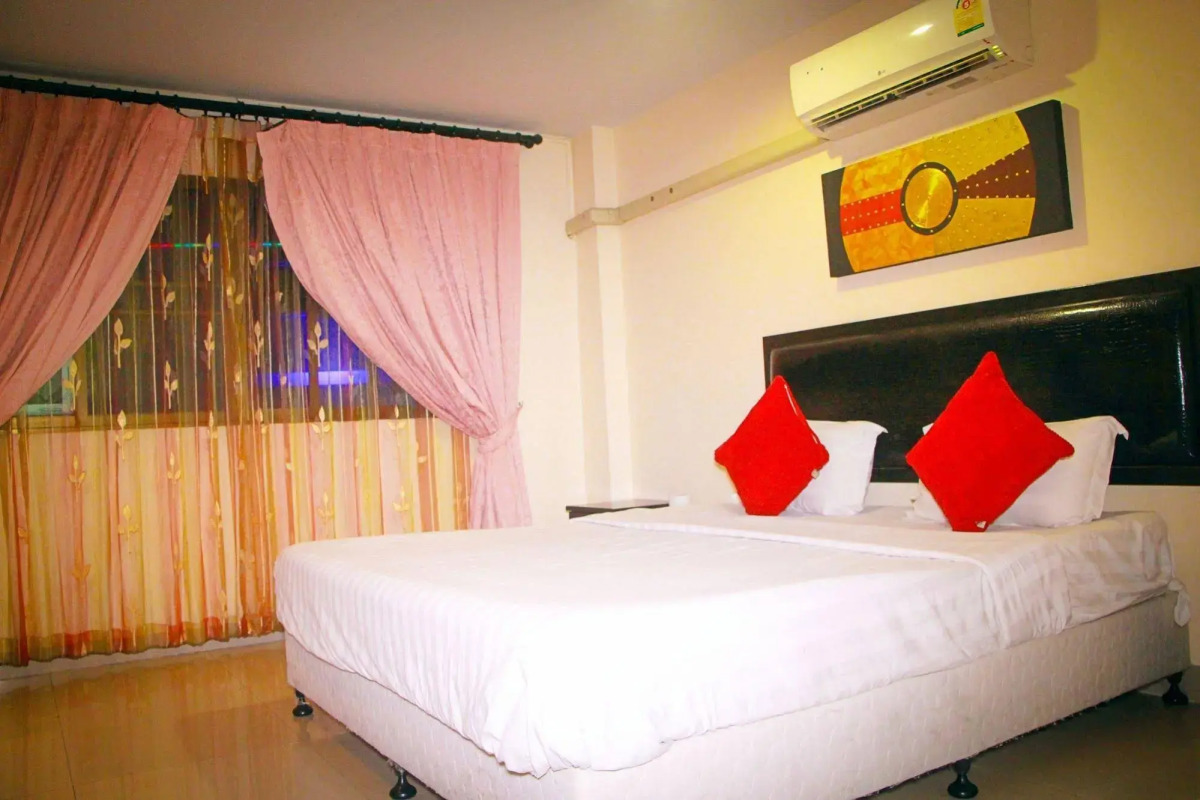 Royal Q&D Suites Hotel