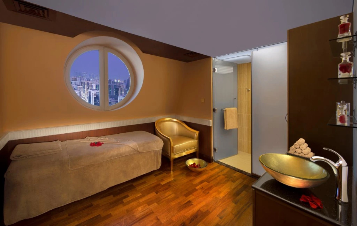 Royal Rose Abu Dhabi, a Curio by Hilton Affiliated Hotel