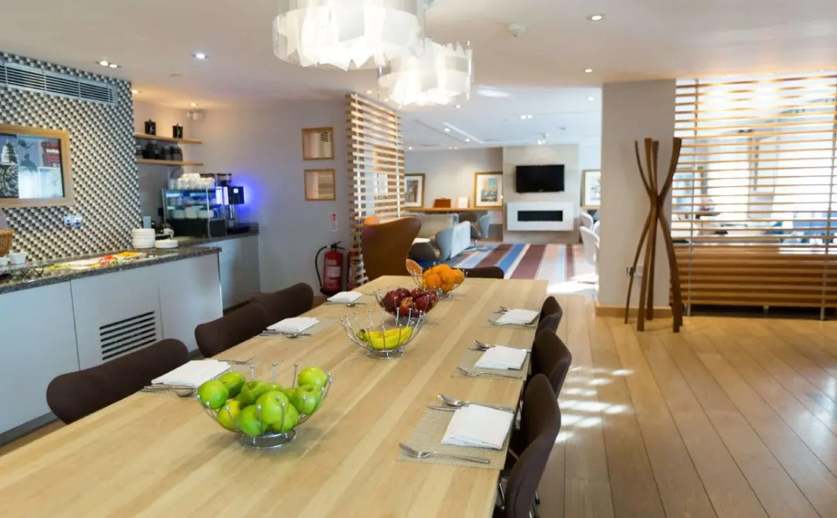 DoubleTree by Hilton Guangzhou-Free Shuttle Bus to Canton Fair Complex & Overseas Buyer Registration Services during Canton Fair Period