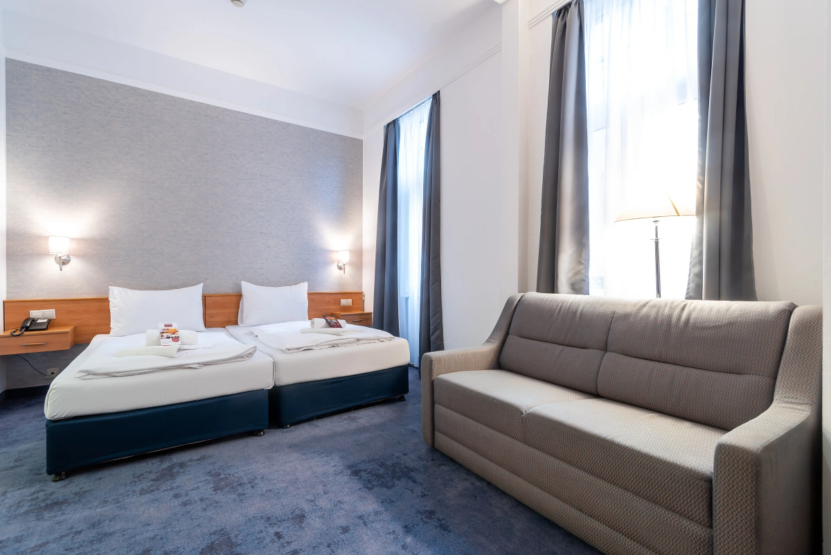 Отель East City