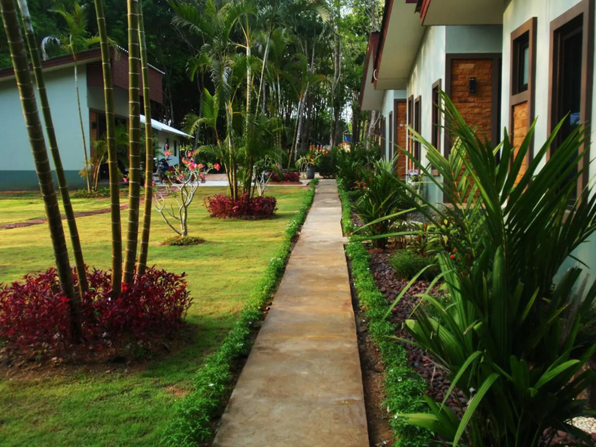 Phuket Sirinapha Resort