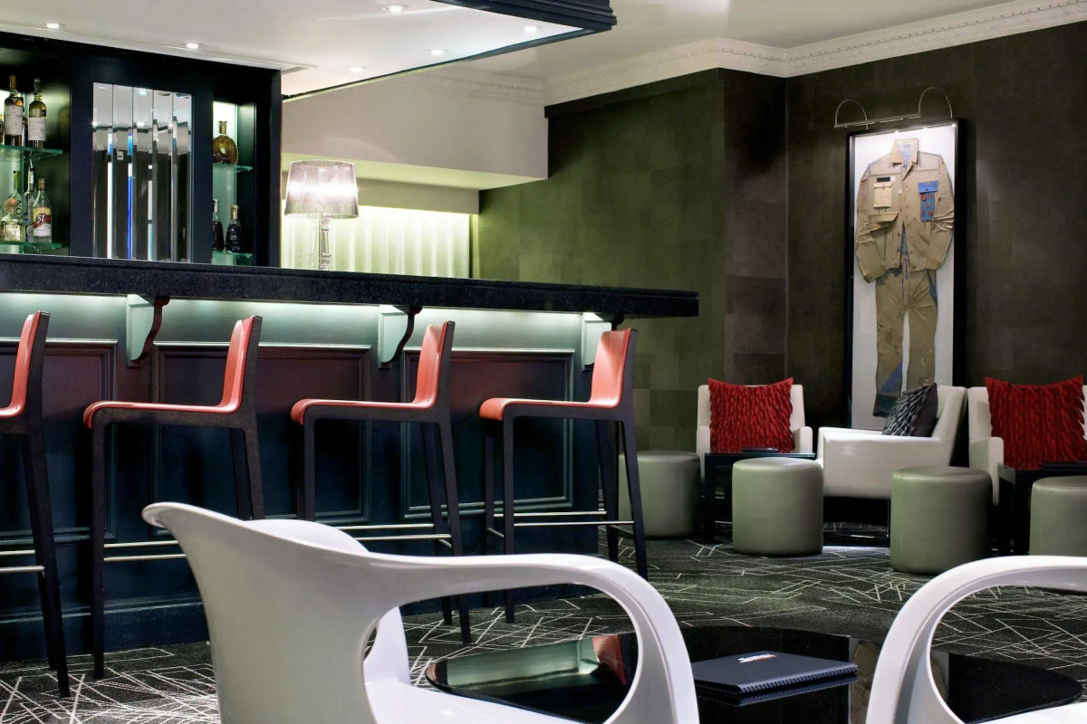 Отель The Dilly