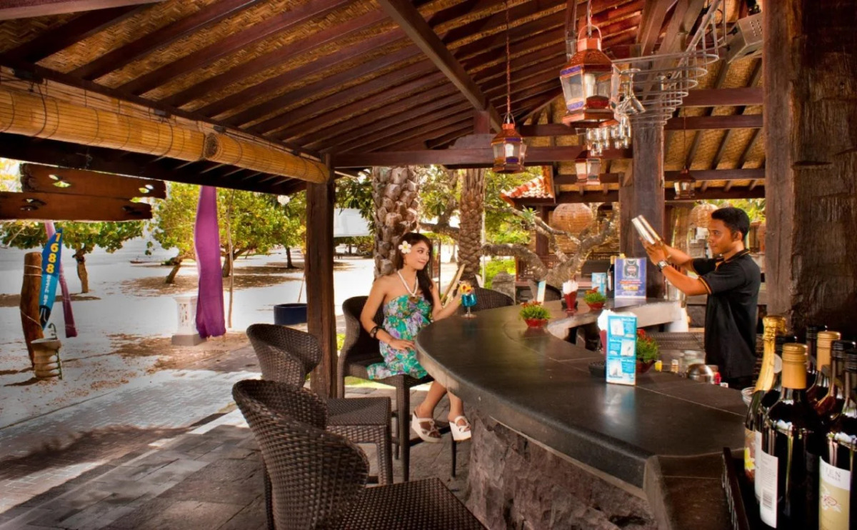 Отель Bali Beach