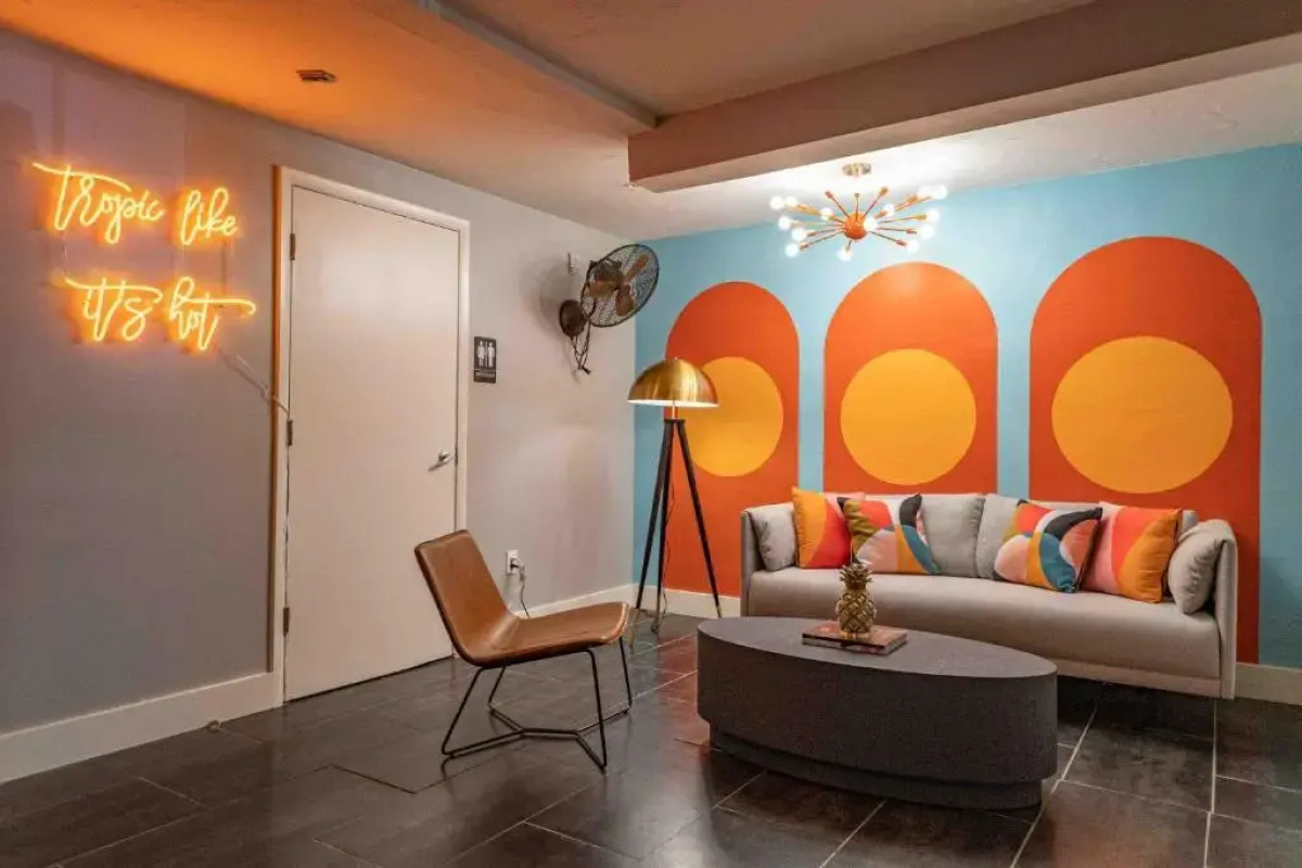 Beds n' Drinks Hostel