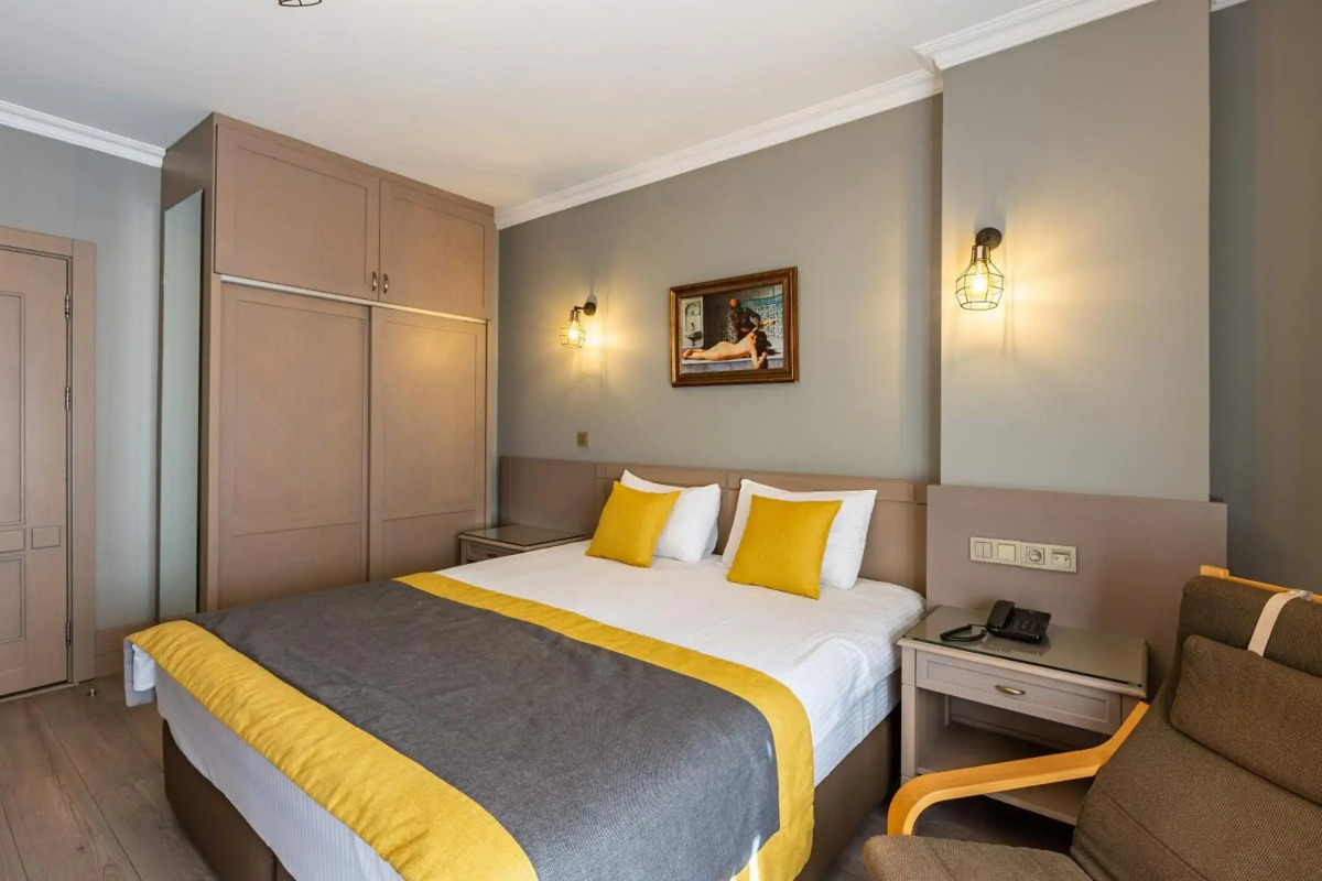 Seraglio Hotel & Suites