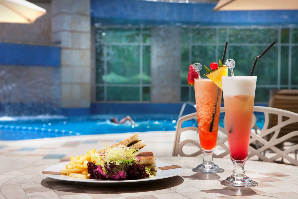 Отель Swissotel Al Murooj Dubai