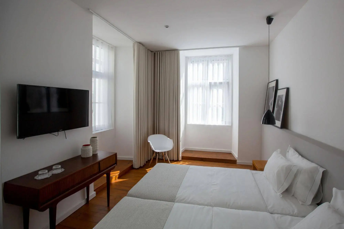 The 8 Downtown Suites