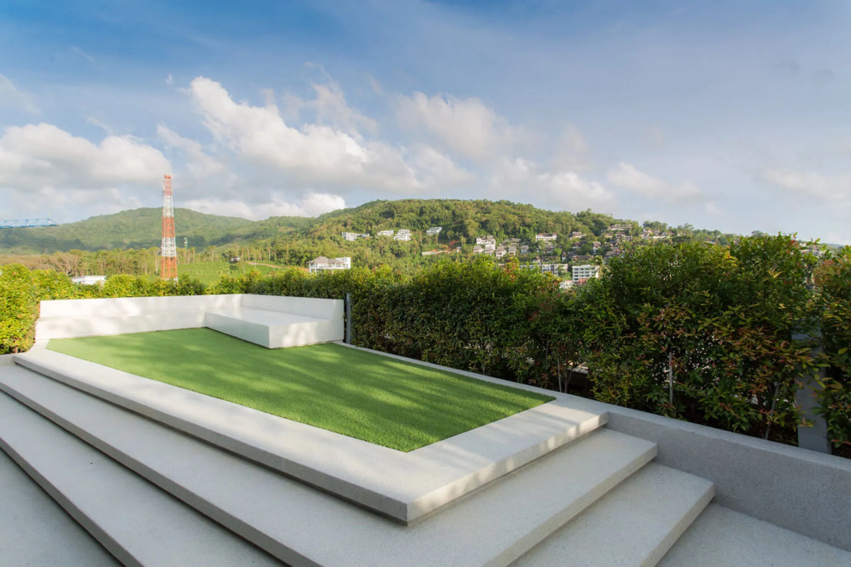 6th Avenue Surin Beach