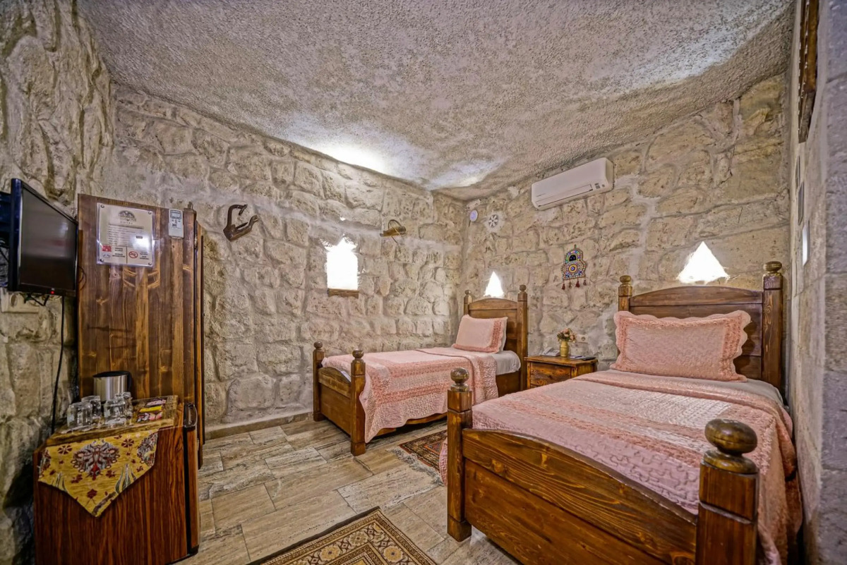 Maccan Cave Hotel