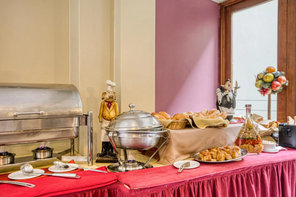 Embajadores Hotel
