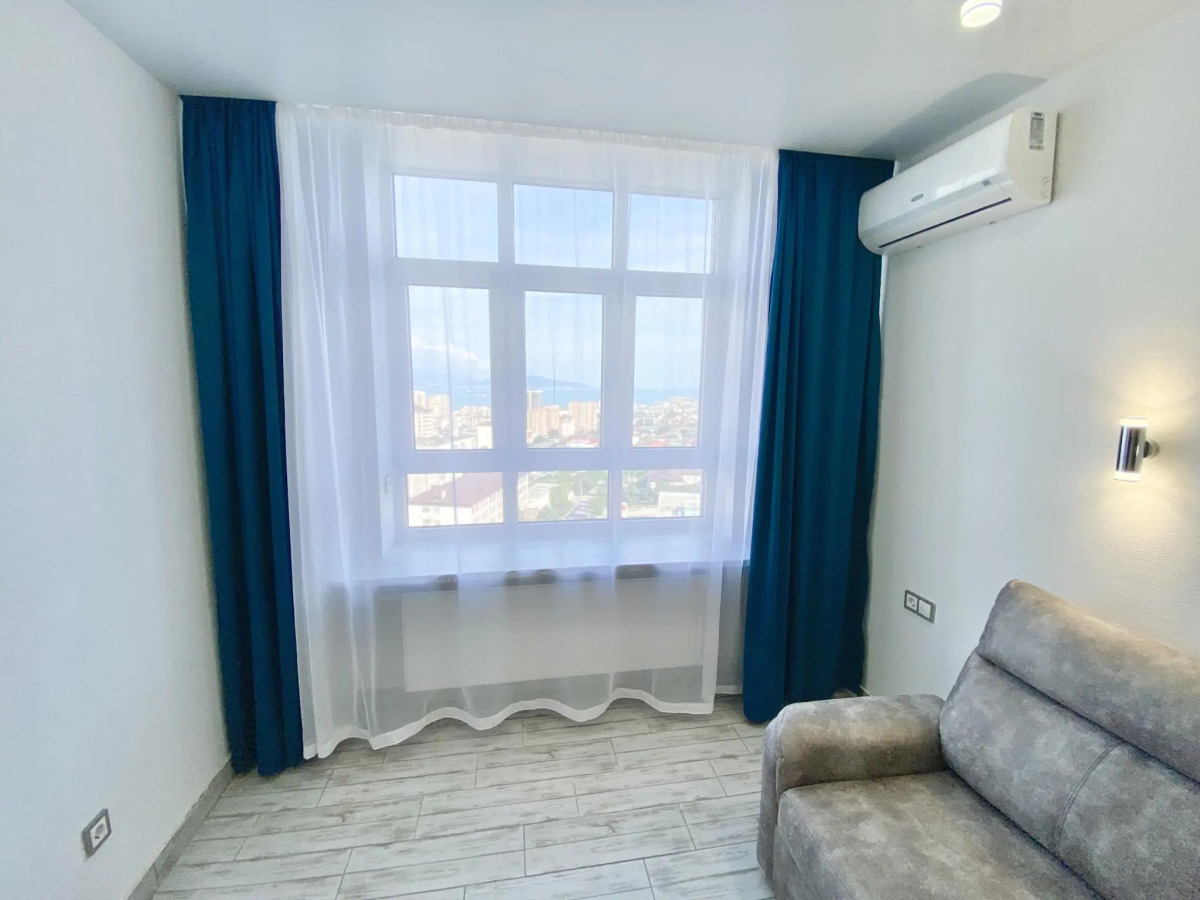 Вокруг света на улице Революции 1905 года