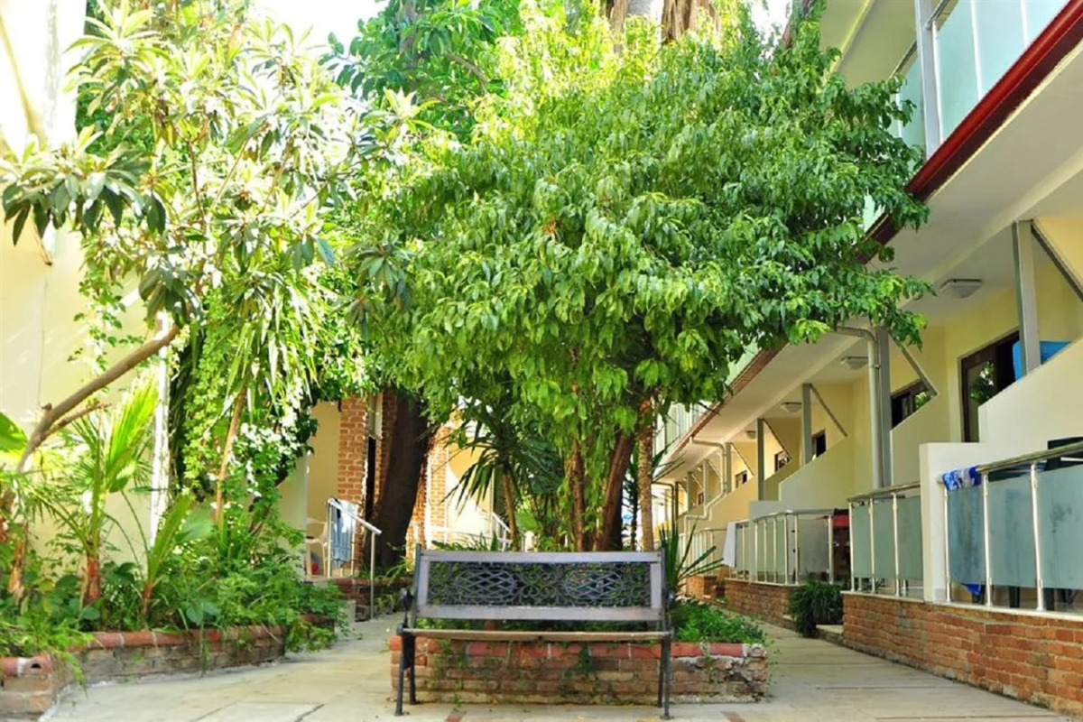 Tropic Beach Club Side