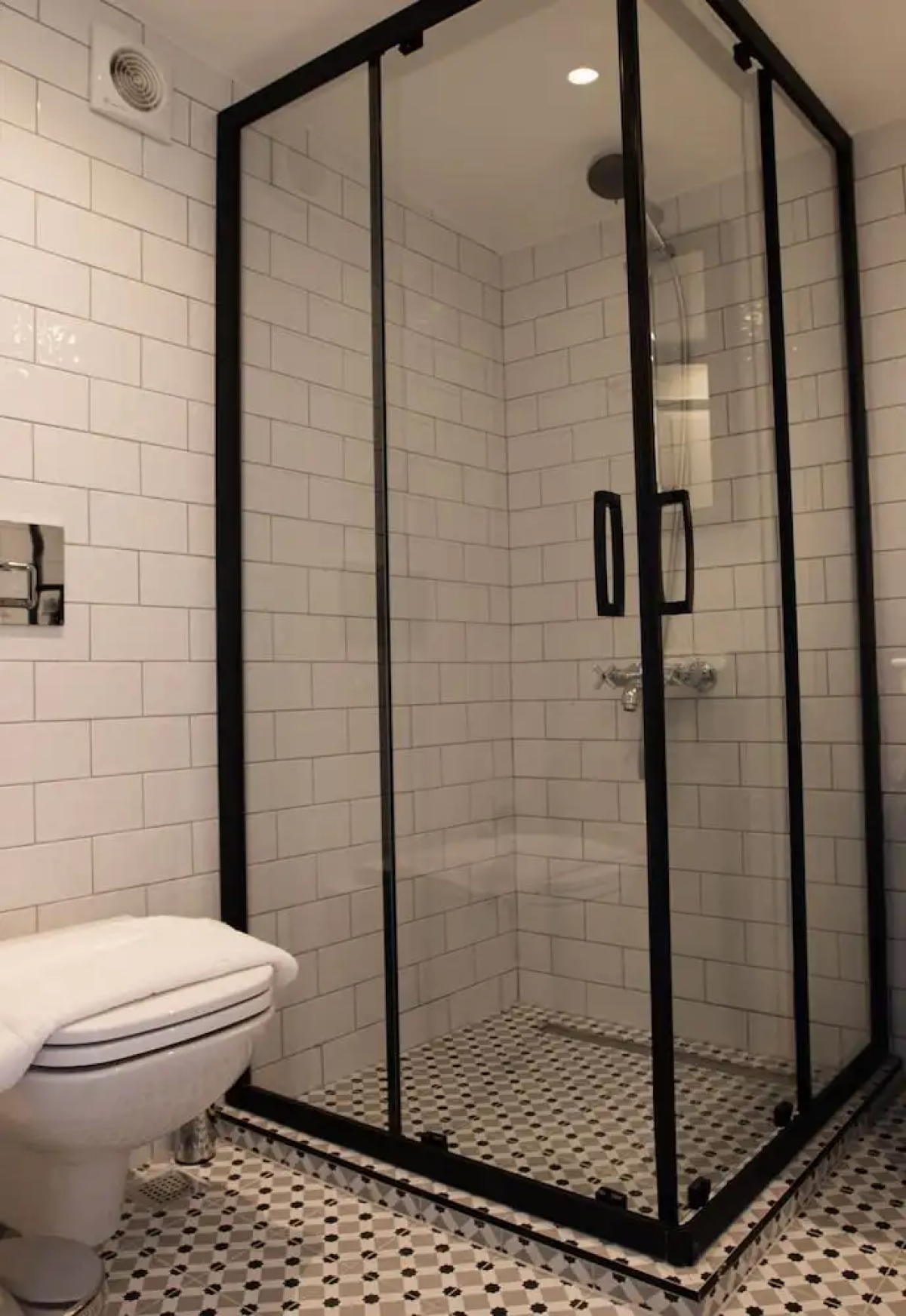 Louis Rooms