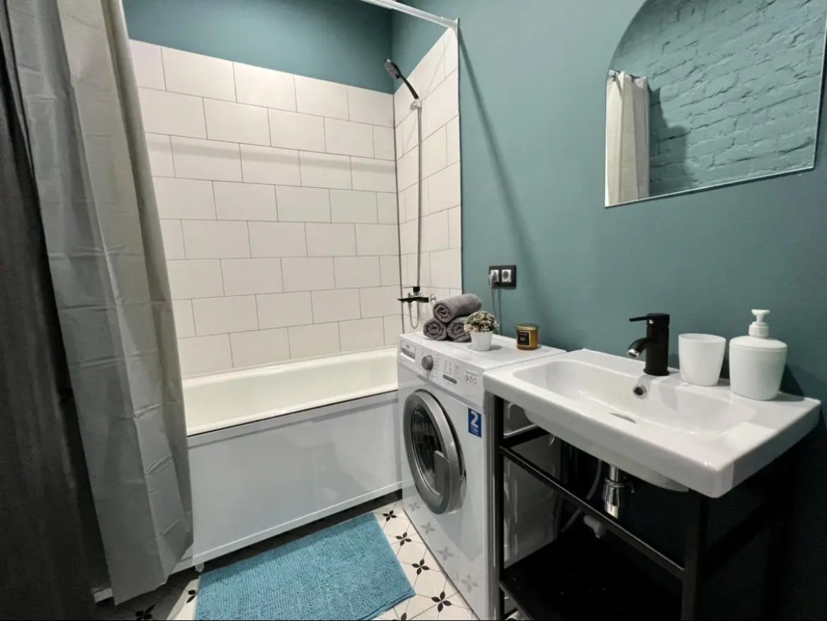 Диван и чемодан на магистрали Вокзальной