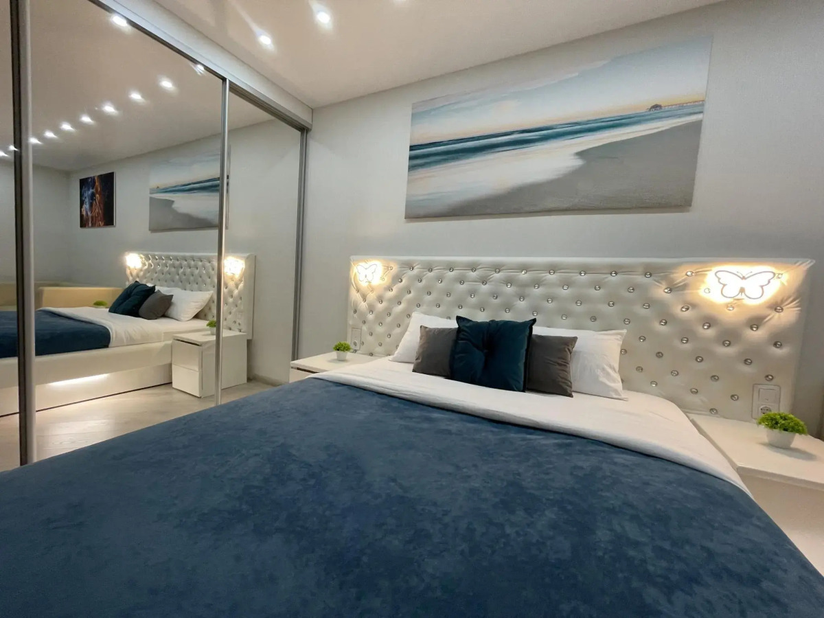 Hanaka (Ханака) на Зеленом проспекте