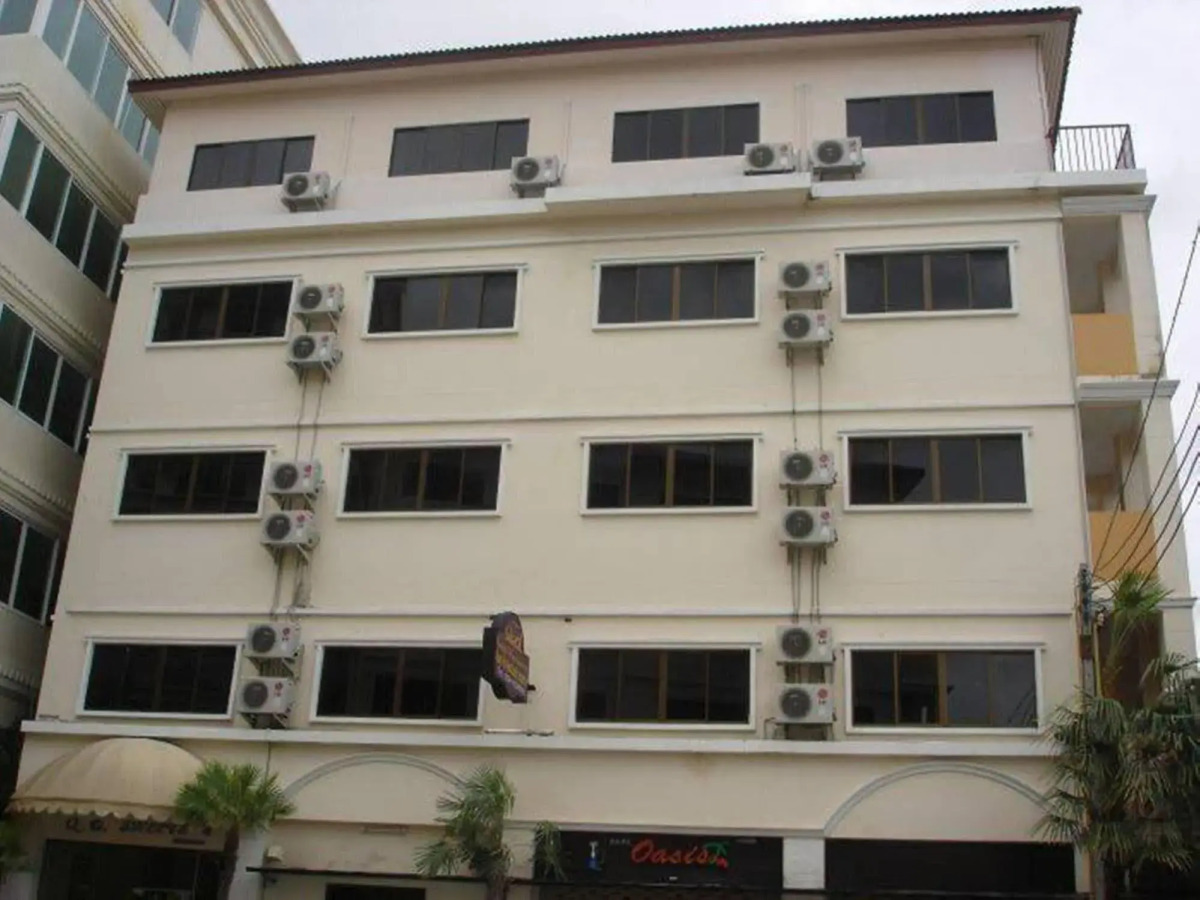 Royal Q&D Suites Hotel