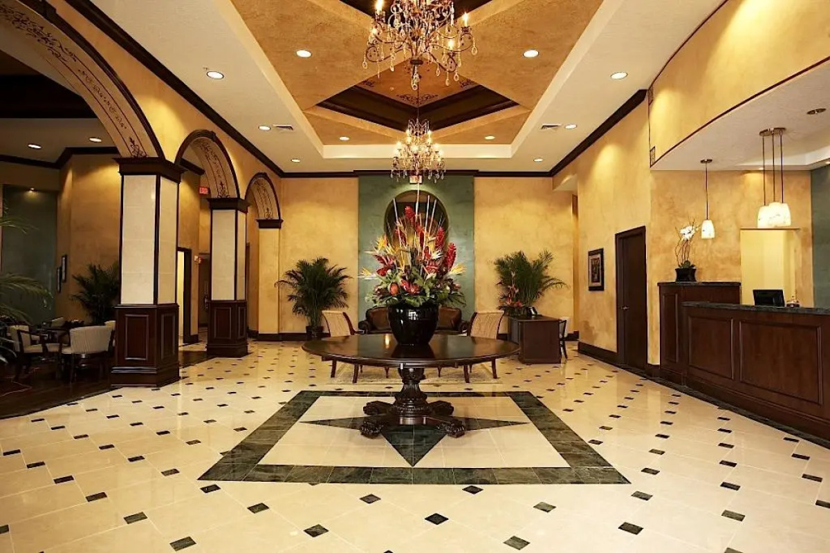 The Point Hotel & Suites