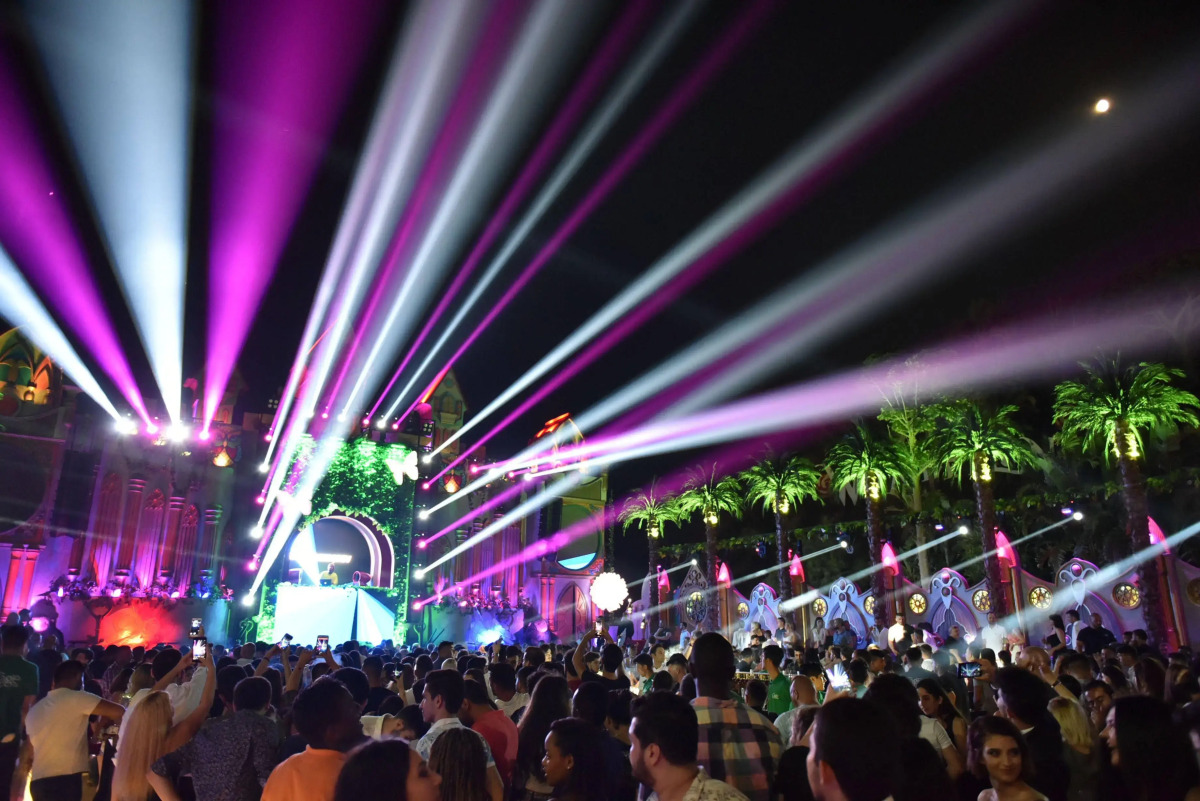 Cratos Premium Hotel & Casino