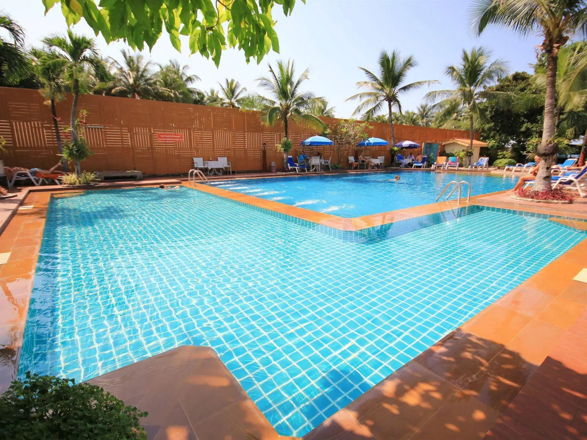 Twin Palms Resort