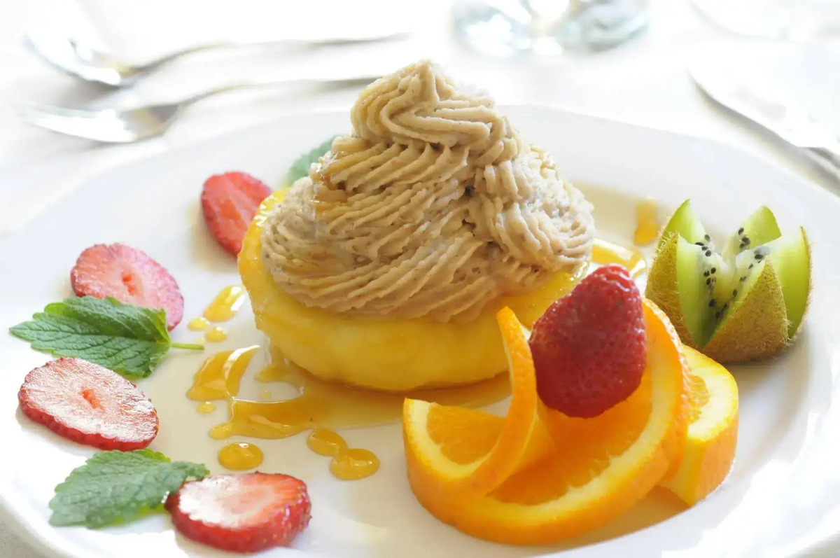 Fried Castle Hotel and Restaurant