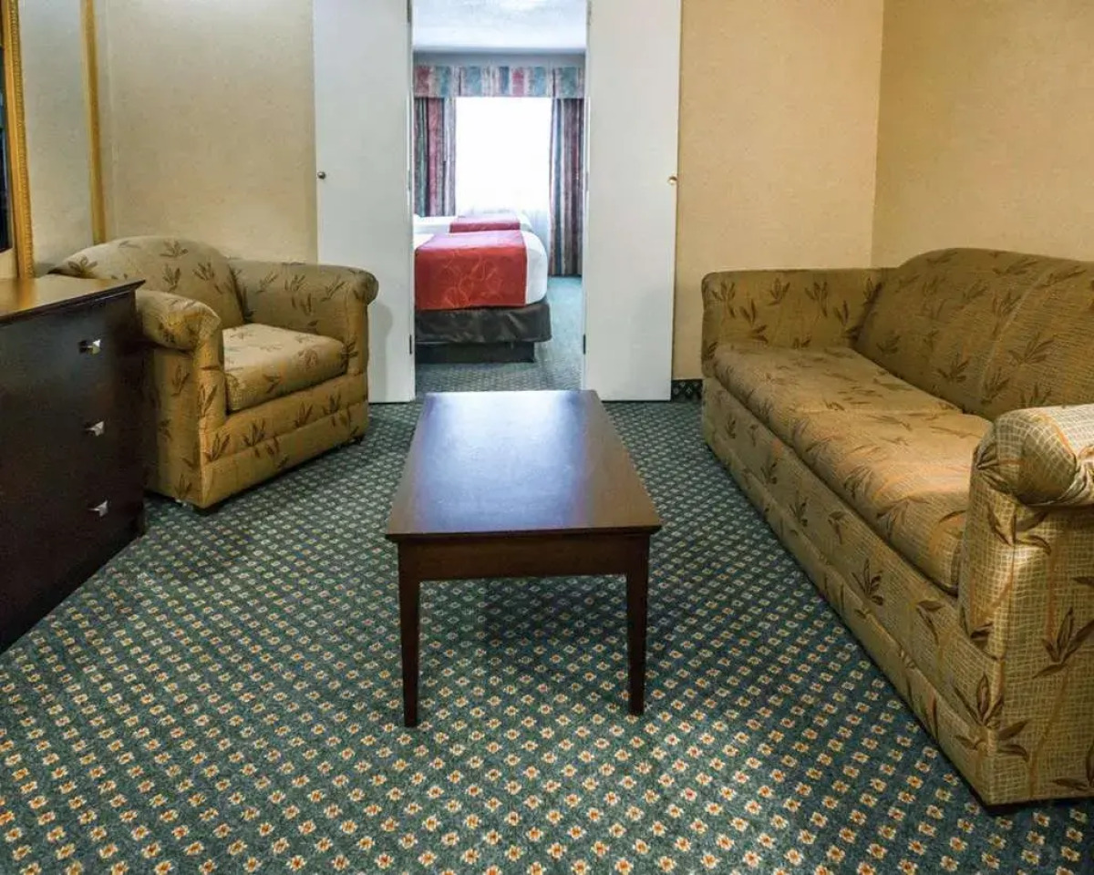 Comfort Suites Oakbrook Terrace near Oakbrook Center