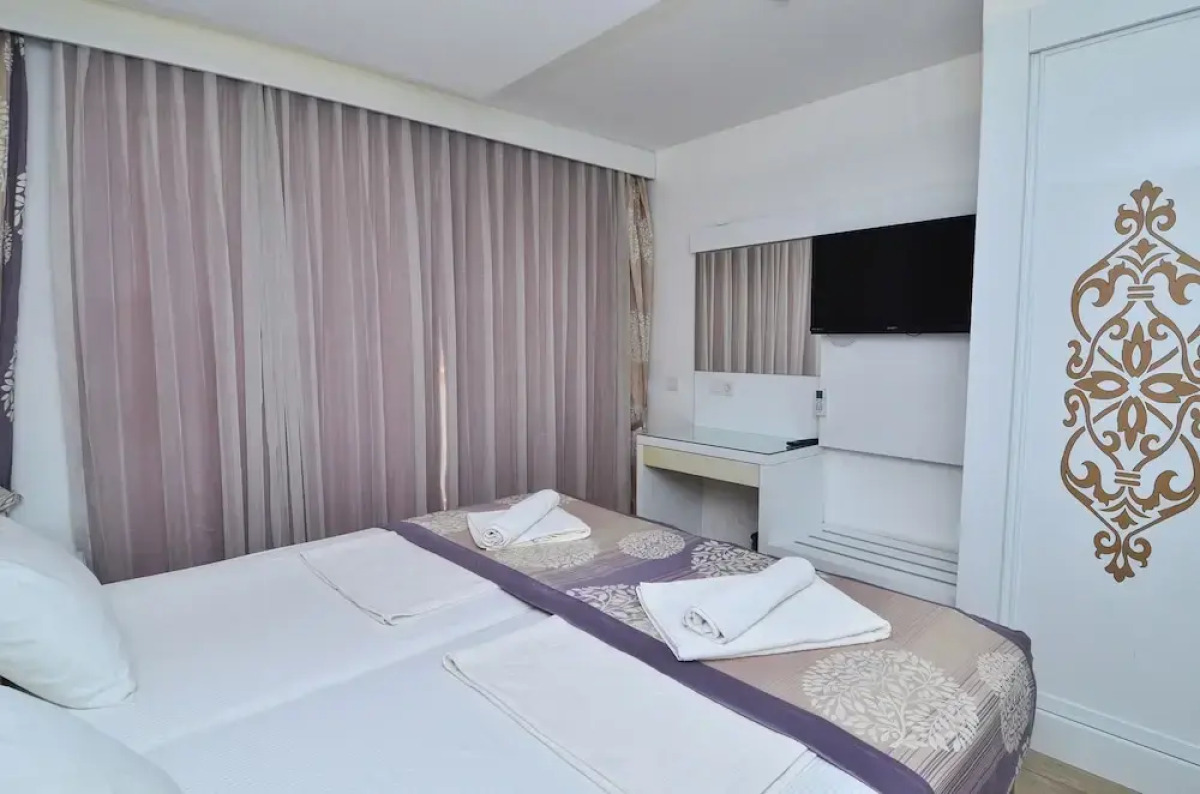 Tropic Beach Club Side