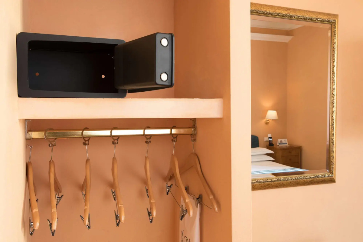 Отель Golden Tulip Rome Piram