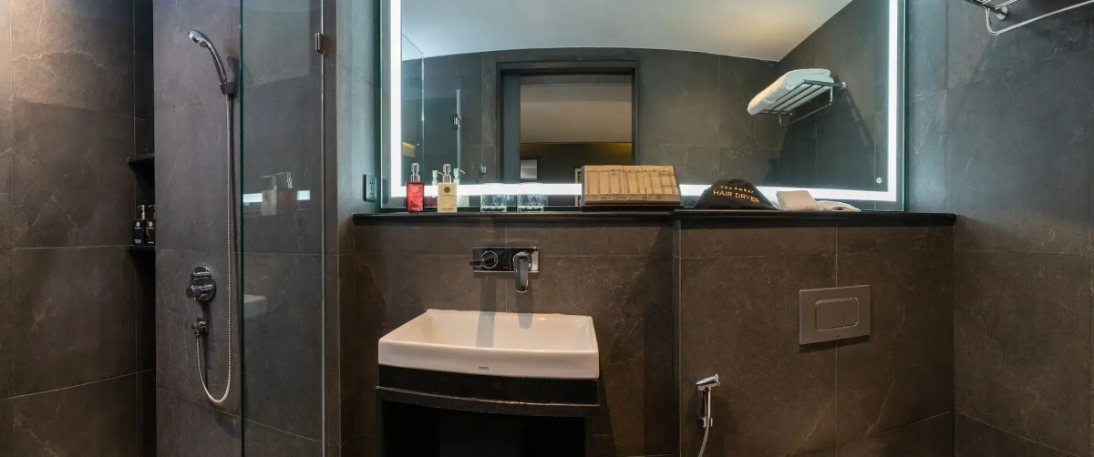 The Gravitique Hotel Khaosan