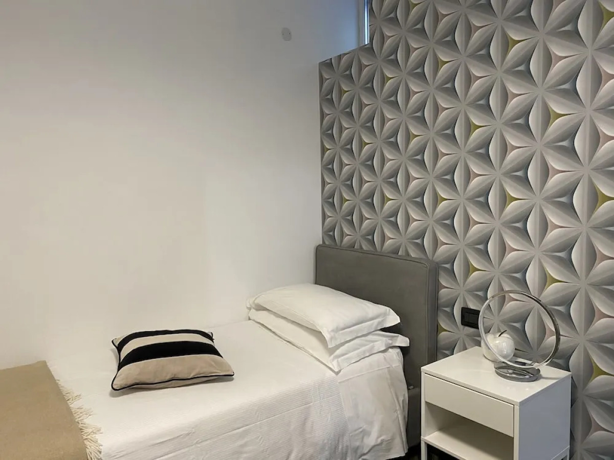 Gatto Bianco Le Mura