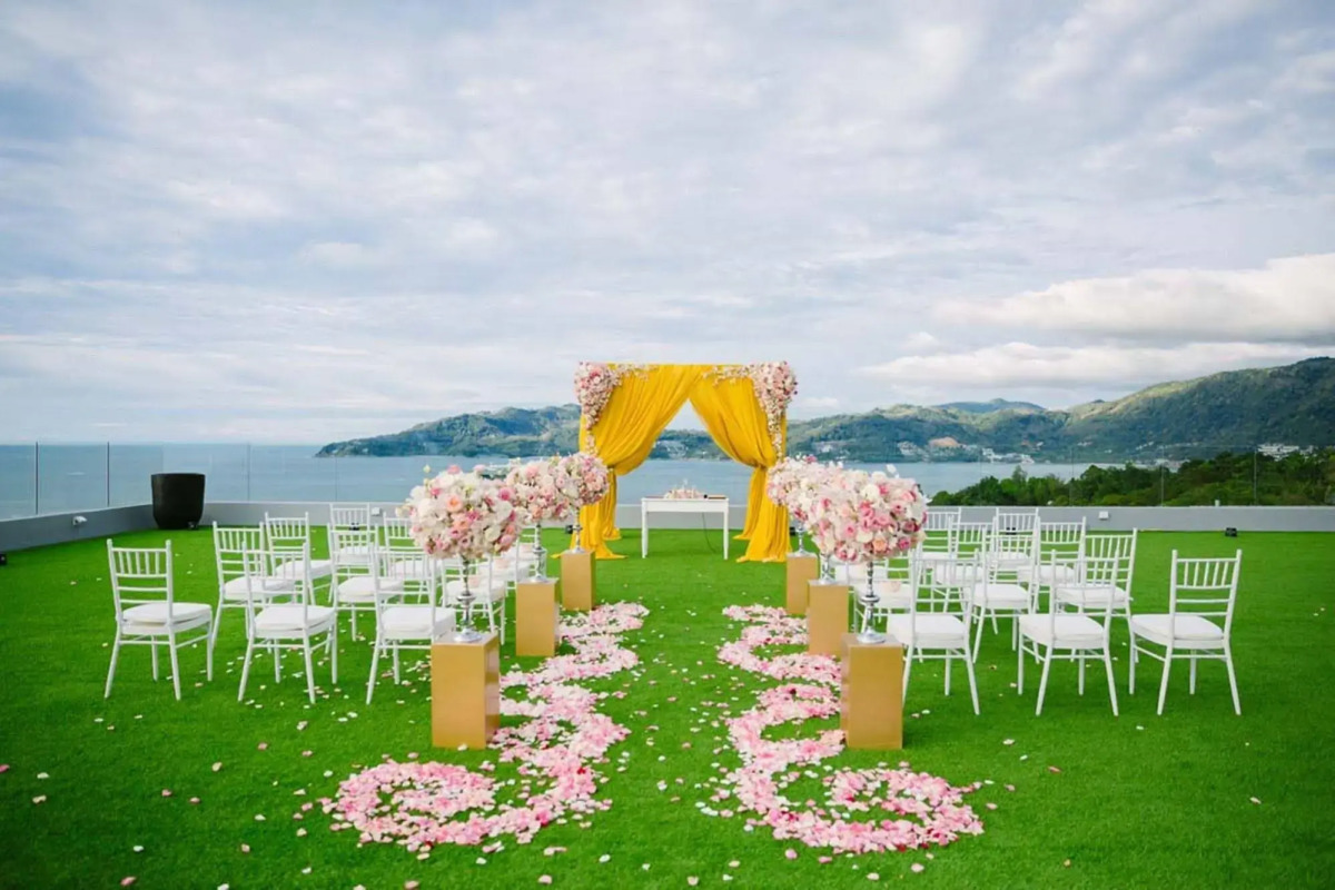 Crest Resort & Pool Villas