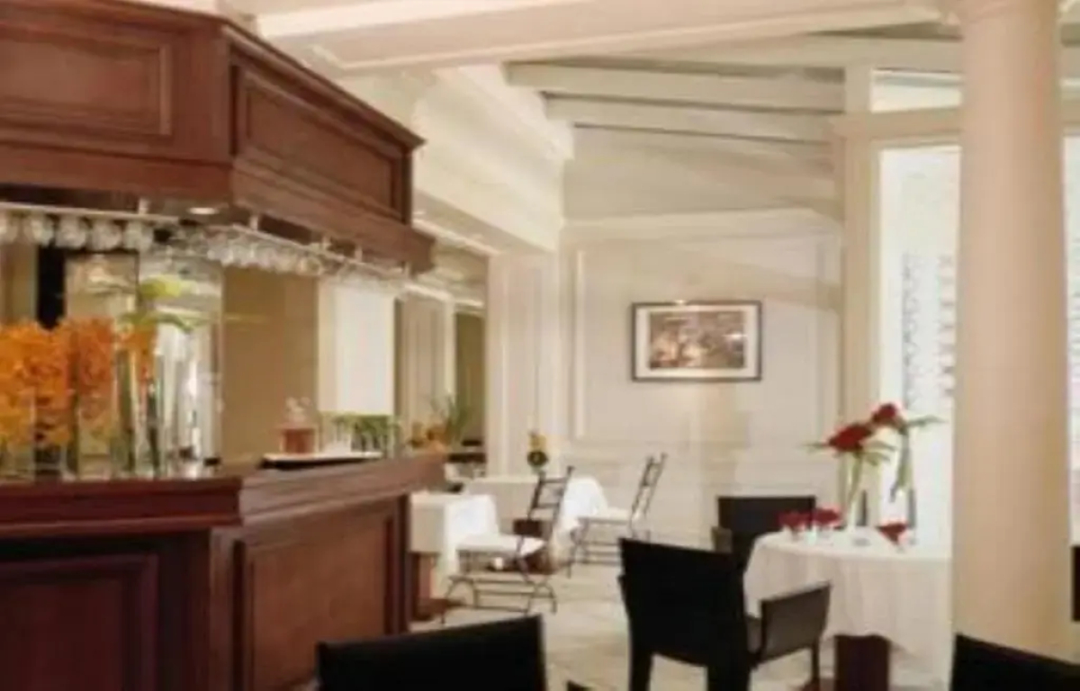 Hôtel Suites Unic Renoir Saint Germain