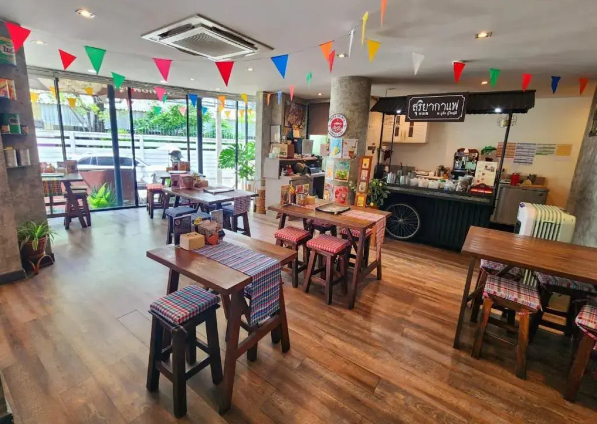 Boutique Poo-Yai Lee