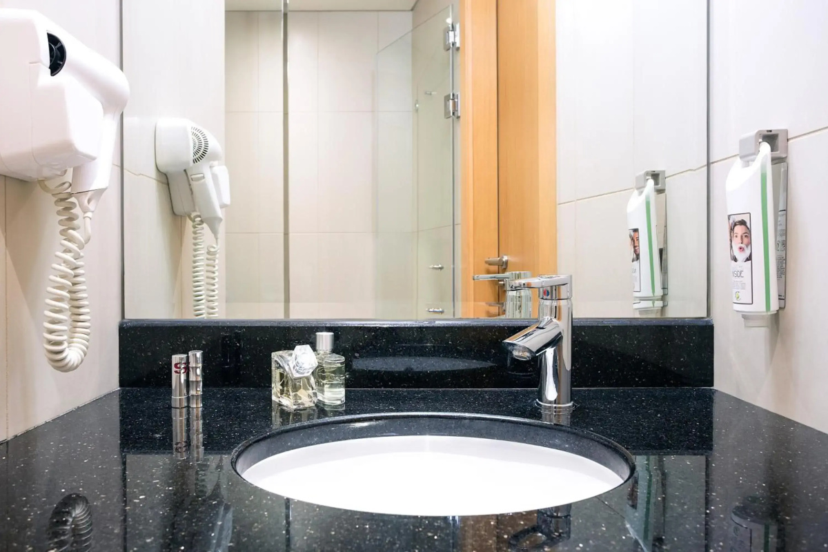 Отель ibis Deira Creekside Dubai
