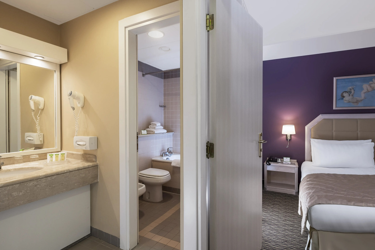 Holiday Inn Naples by IHG