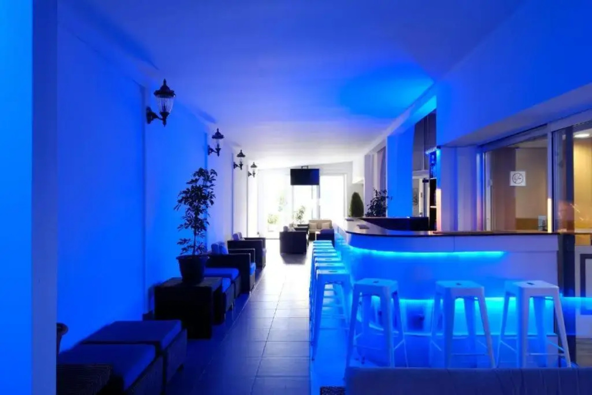 Mackenzie Beach Hotel & Apartments