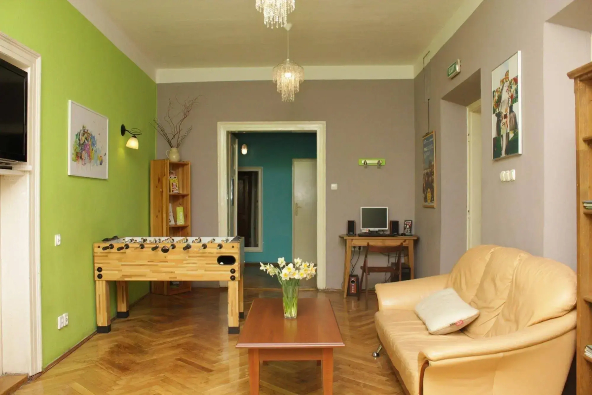 Intro Hostel