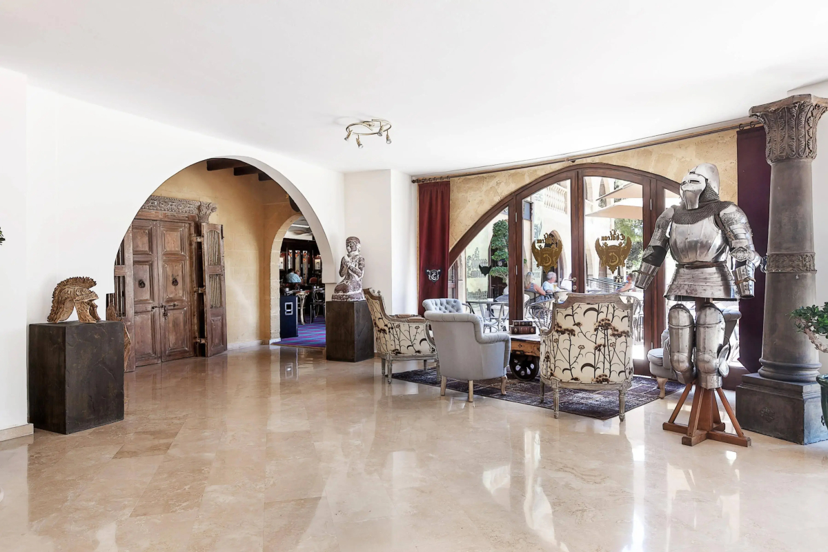 Le Chateau Lambousa Hotel