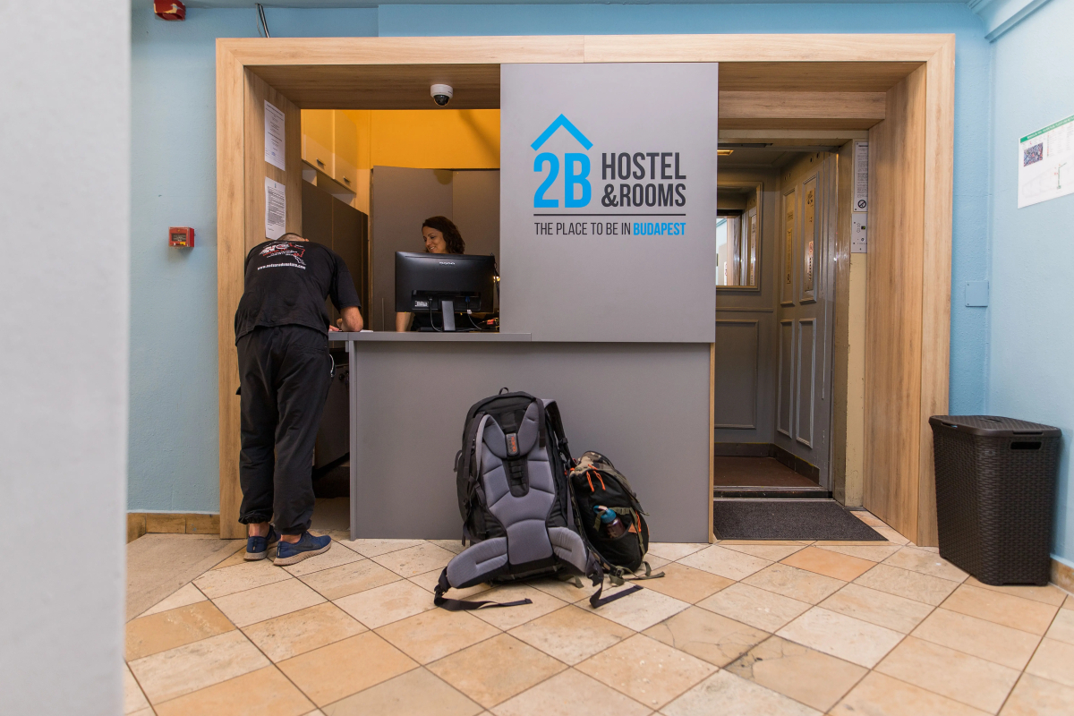 2B Hostel & Rooms