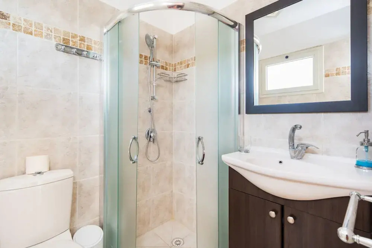 Spacious Duplex with Terrace 3-min From the Beach