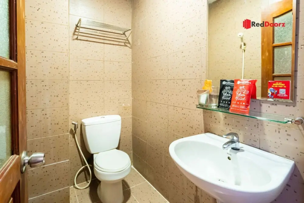 RedDoorz Near Tan Dinh Market 3
