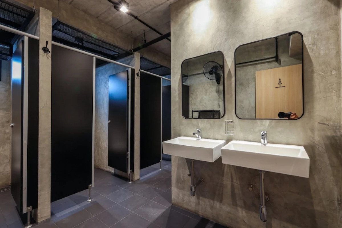 Siam Subway Hostel and Café