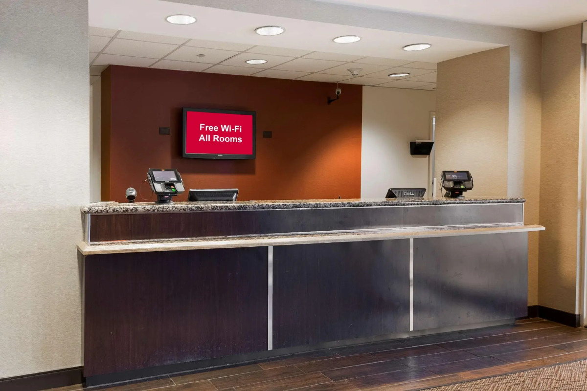 Red Roof Inn PLUS+ Long Island - Garden City